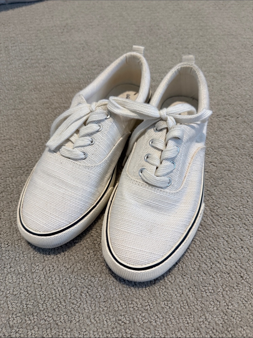 Universal Thread White Canvas Sneakers